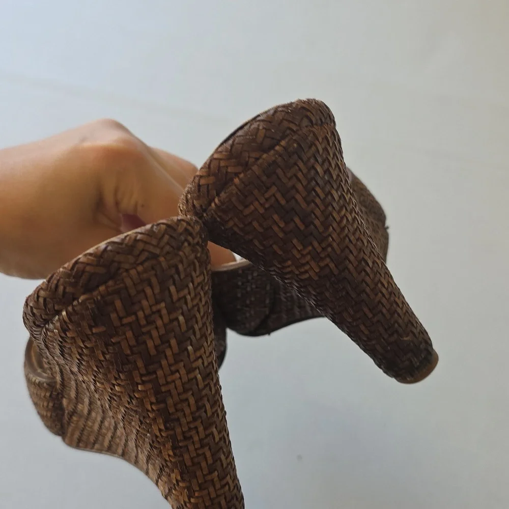 🌸Veronica Beard Brown Woven Wedges‎ 7